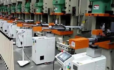 沖壓機器人在沖壓自動化生產(chǎn)線中的重要角色與農(nóng)業(yè)機械銷售的協(xié)同發(fā)展